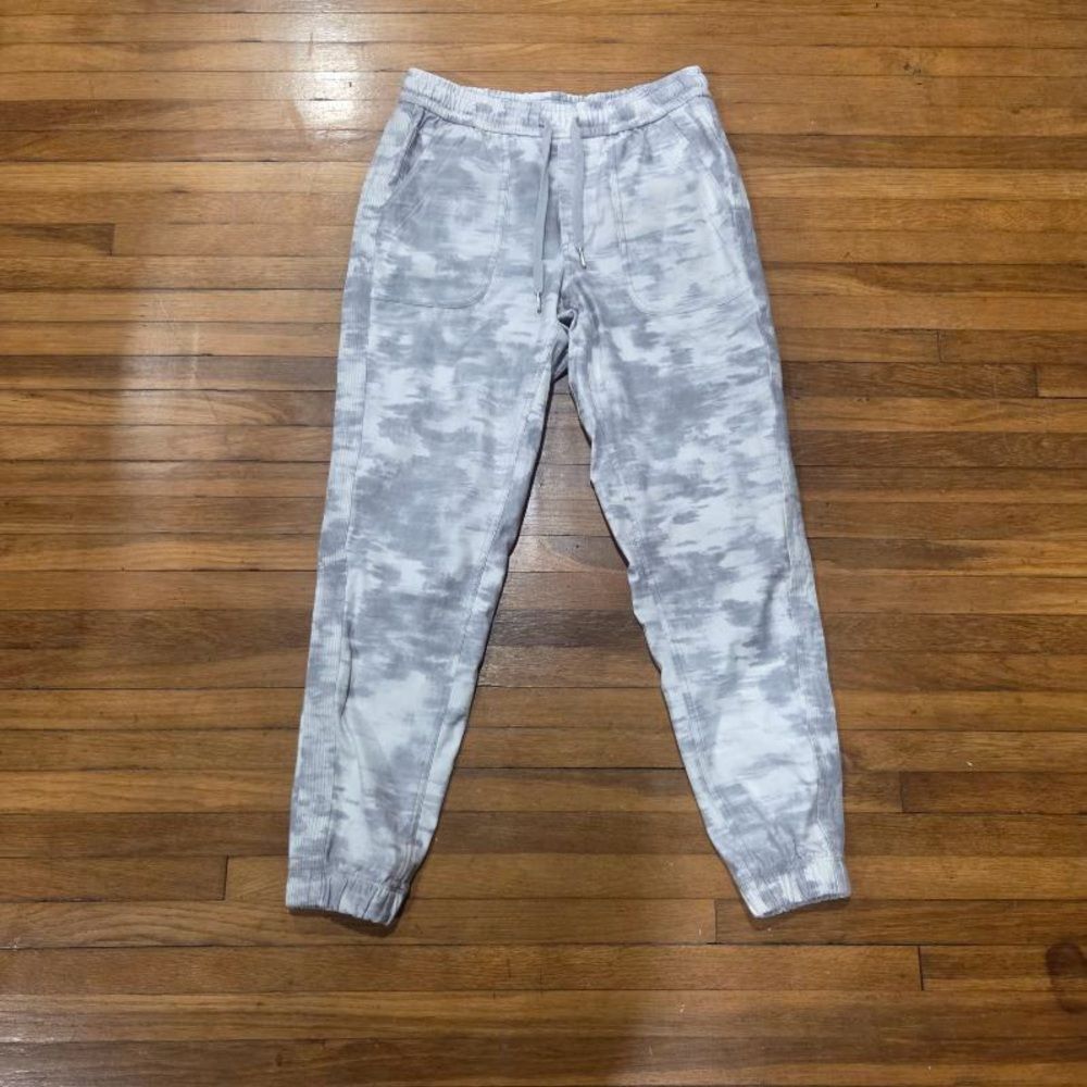 Athleta White Gray Farallon Printed Camouflage Jogger Pants - Picture 11 of 11